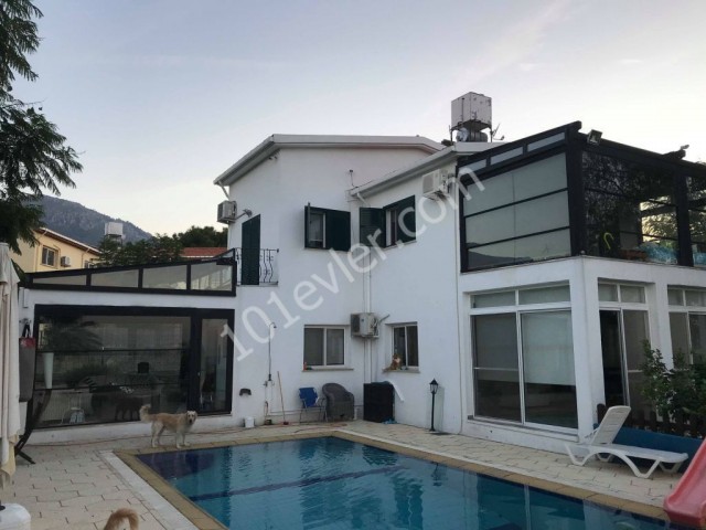 Girne Alsancak'ta  Satılık 3+1 Villa