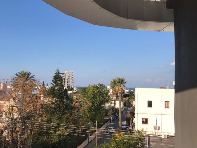 Flat For Sale in Aşağı Girne, Kyrenia