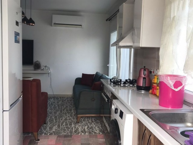 Zu verkaufen 2+1 Wohnung in Kyrenia Zentrum 