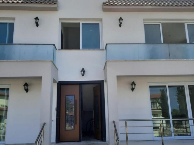 Zu verkaufen 2+1 Wohnung in Alsancak Kyrenia