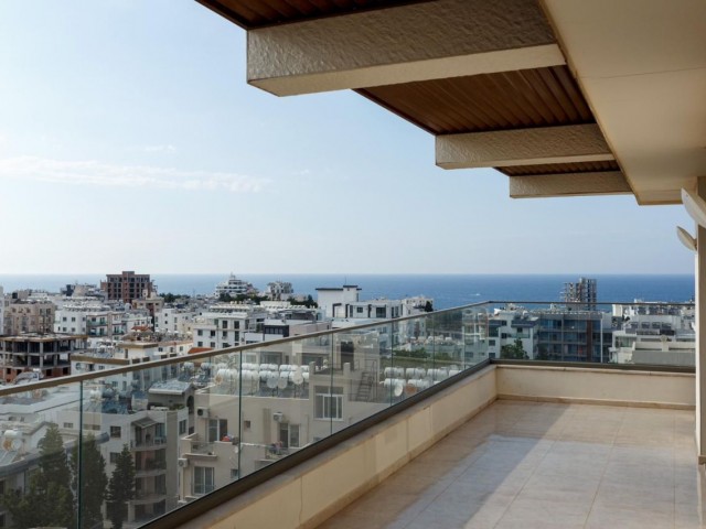 Girne Merkezde Satılık 3+1 Penthouse