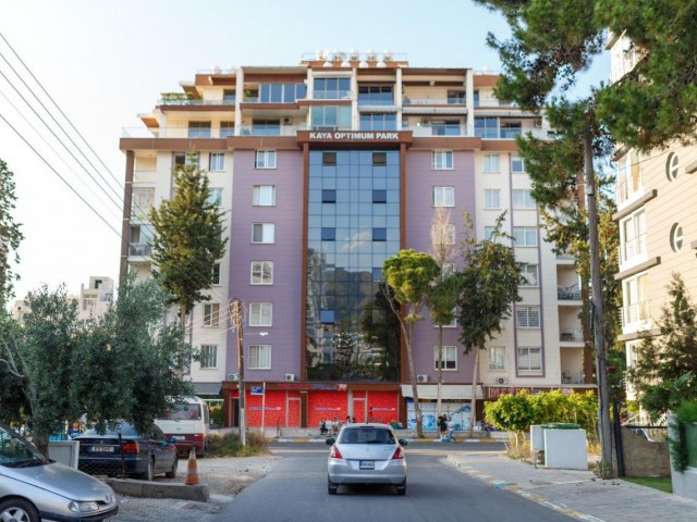 Zu verkaufen 3+1 Penthouse in Kyrenia Zentrum