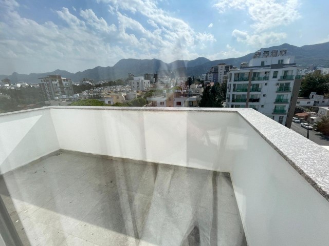 Girne Merkezde Satılık Dublex 3+1 Penthouse