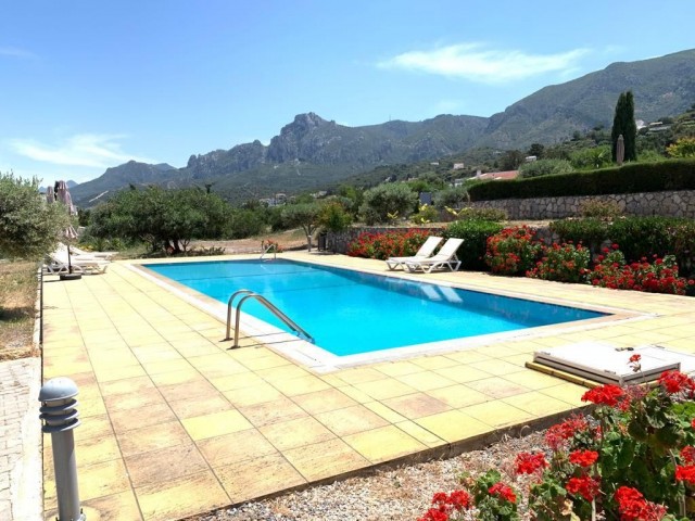 Girne Çatalköy 2+1 Flat for Sale in a Complex with Pool