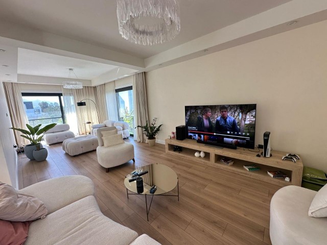 Girne Çatalköy'de 3+1 Satılık Villa 