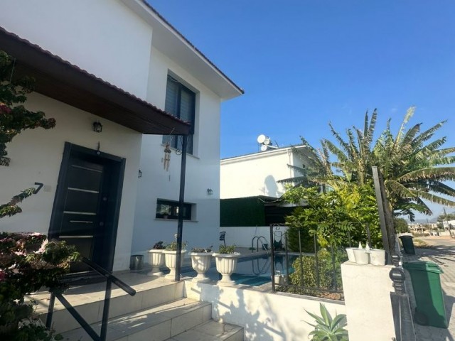 2+1 DUPLEX-VILLA MIT PRIVATEM POOL ZU VERKAUFEN