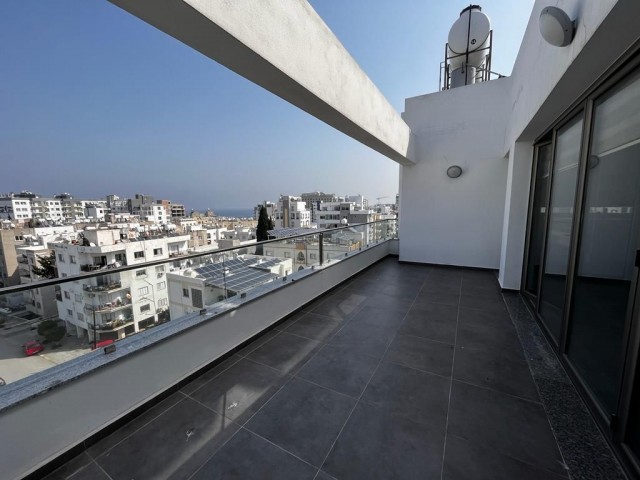 Girne Merkez'de denize 5dk mesafede satılık deniz manzaralı penthouse