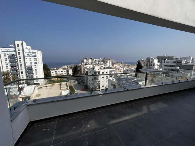 Girne Merkez'de denize 5dk mesafede satılık deniz manzaralı penthouse