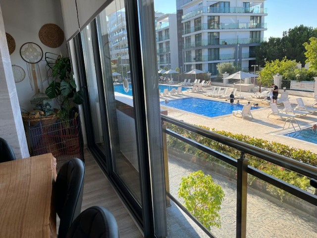 Superluxuriöse Wohnung mit Pool- und Meerblick in einer sicheren Residenz im Zentrum von Kyrenia ZU VERKAUFEN