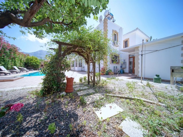 Girne merkez satılık villa 4+2