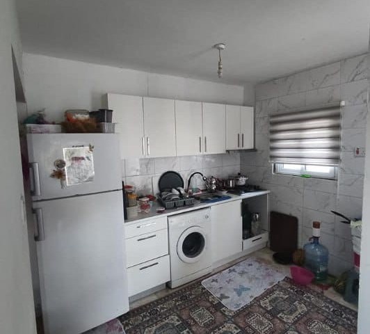 2+1 Wohnung mit türkischem Titel zum Verkauf im Zentrum von Kyrenia