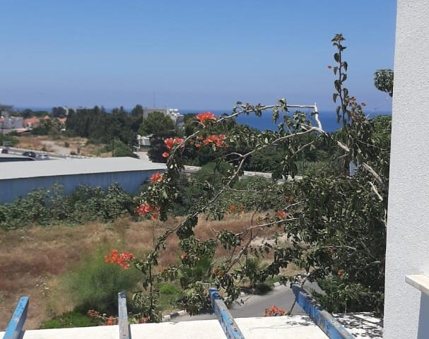 Girne Alsancak havuzlu site içerisinde satılık 1+1 loft daire