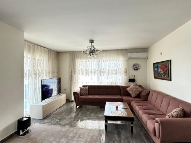 2+1 Penthouse zu erschwinglichem Preis im Zentrum von Kyrenia