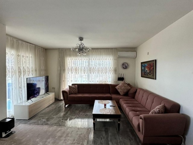 2+1 Penthouse zu erschwinglichem Preis im Zentrum von Kyrenia