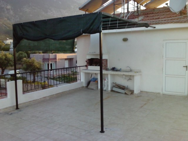 2+1 Penthouse zum Verkauf in der Gegend von Kyrenia Lapta