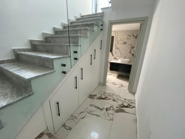 Kıbrıs Girne Çatalköy'de  Modern tasarımlı Satılık 3+1 Villa