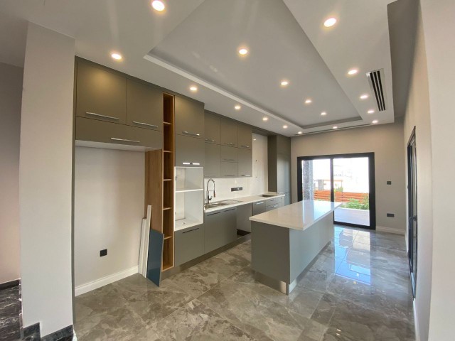 Kıbrıs Girne Doğanköy' de satılık Lüks 5+2 modern villa