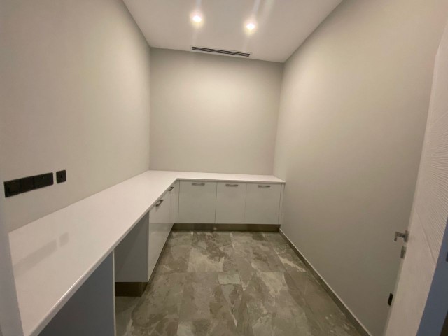 Kıbrıs Girne Doğanköy' de satılık Lüks 5+2 modern villa