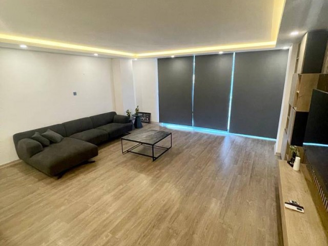 Kıbrıs Girne Merkez’de Lüks Satılık 1+1 Eşyalı Daire