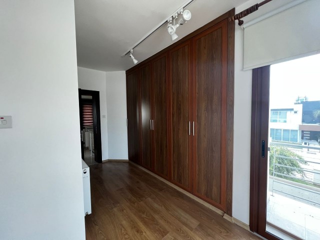 Kıbrıs Lefkoşa Hamitköy'de kiralık 4+1 modern villa