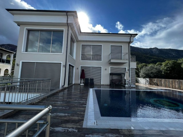 Zypern – Kyrenia – Bellapaiste Ultra-Luxus-6+2-Villa mit herrlicher Aussicht zu verkaufen