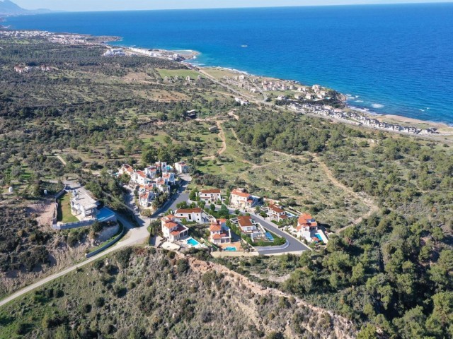 Kıbrıs Girne Esentepe'de Satılık Havuzlu Villa