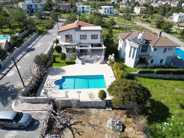 Kıbrıs Girne Çatalköy’de Satılık 4+1 Villa