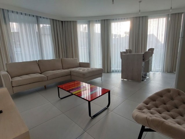 Kıbrıs Girne Merkez'de lüks rezidans'ta full eşyalı kiralık 2+1 daire