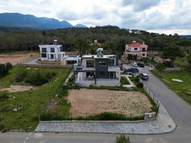 Kıbrıs Girne Esentepe de Satılık 4+1 Modern Villa