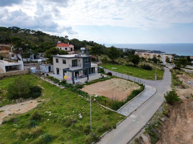 Kıbrıs Girne Esentepe de Satılık 4+1 Modern Villa