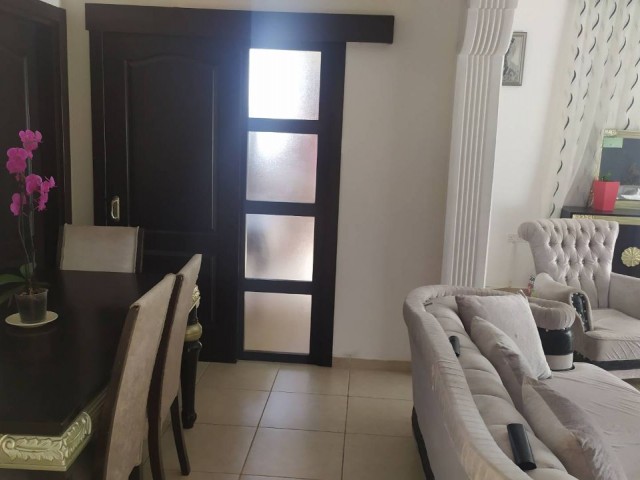Zu verkaufen 3+1 Wohnung zu einem guten Preis in Kyrenia Bogazda