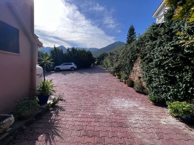 Wunderschöne 3+2-Villa im mediterranen Stil mit Berg- und Meerblick zum Verkauf in Kyrenia Malatya, Zypern