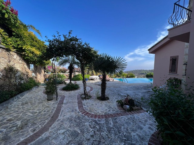 Wunderschöne 3+2-Villa im mediterranen Stil mit Berg- und Meerblick zum Verkauf in Kyrenia Malatya, Zypern