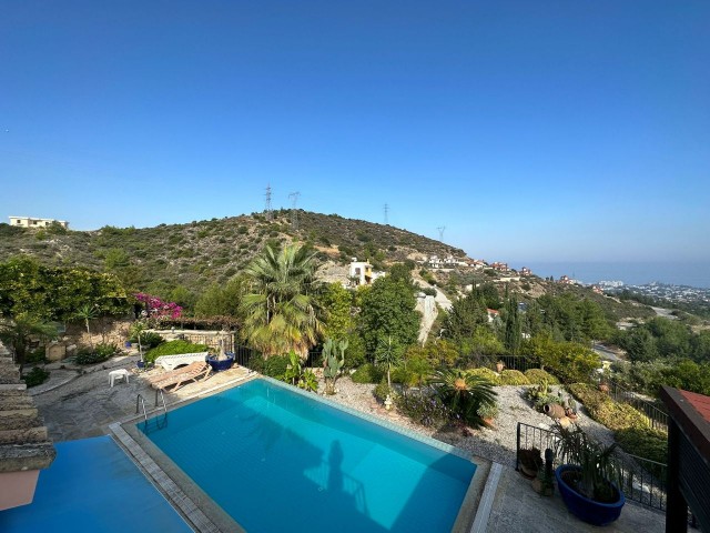 Wunderschöne 3+2-Villa im mediterranen Stil mit Berg- und Meerblick zum Verkauf in Kyrenia Malatya, Zypern