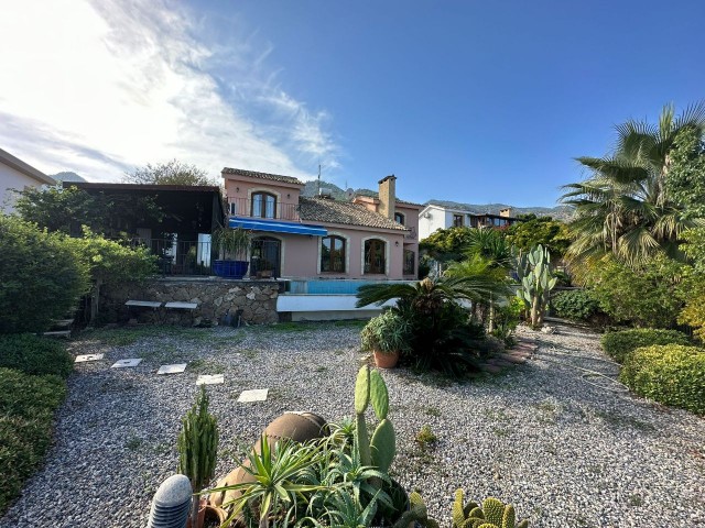 Wunderschöne 3+2-Villa im mediterranen Stil mit Berg- und Meerblick zum Verkauf in Kyrenia Malatya, Zypern