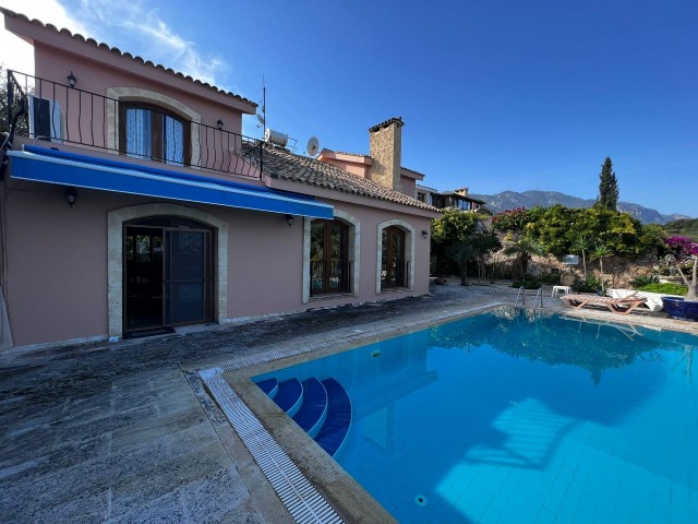 Wunderschöne 3+2-Villa im mediterranen Stil mit Berg- und Meerblick zum Verkauf in Kyrenia Malatya, Zypern