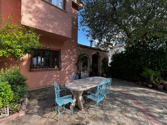 Wunderschöne 3+2-Villa im mediterranen Stil mit Berg- und Meerblick zum Verkauf in Kyrenia Malatya, Zypern