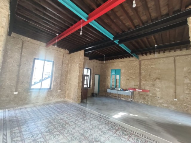 Рабочее место в аренду в Кирении Алсанджак, Кипр