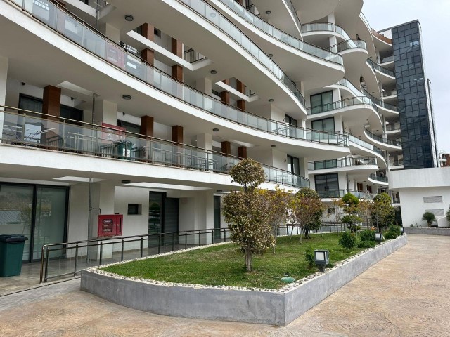 Zypern - 1+1 moderne Wohnung in einem Komplex mit Pool zur Miete im Zentrum von Kyrenia