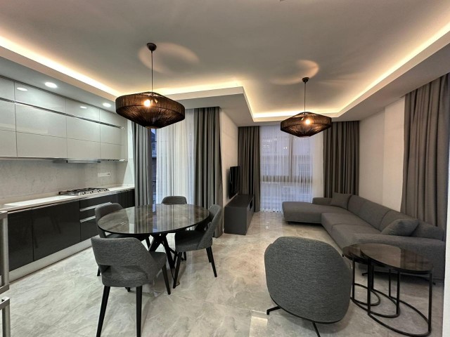 Kıbrıs Girne Merkez'de Full Eşyalı Roof Teraslı, Dağ ve Deniz Manzaralı Satılık  2+1 Penthouse Daire