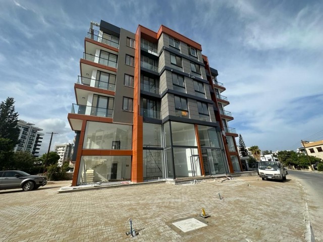 Kıbrıs Girne Merkez'de Full Eşyalı Roof Teraslı, Dağ ve Deniz Manzaralı Satılık  2+1 Penthouse Daire