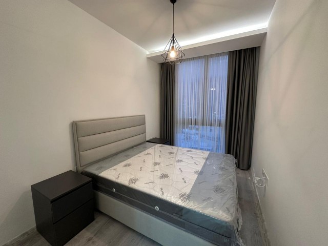 Kıbrıs Girne Merkez'de Full Eşyalı Roof Teraslı, Dağ ve Deniz Manzaralı Satılık  2+1 Penthouse Daire