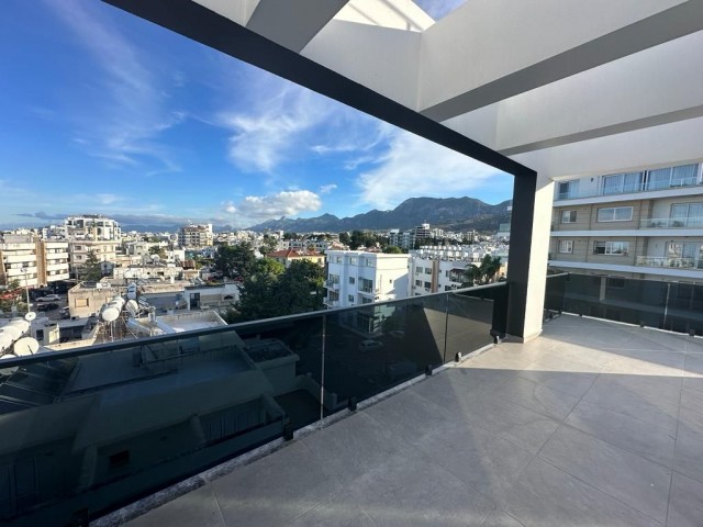 Modern gestaltetes, komplett möbliertes 2+1 Penthouse zum Verkauf im Kyrenia Center, Zypern