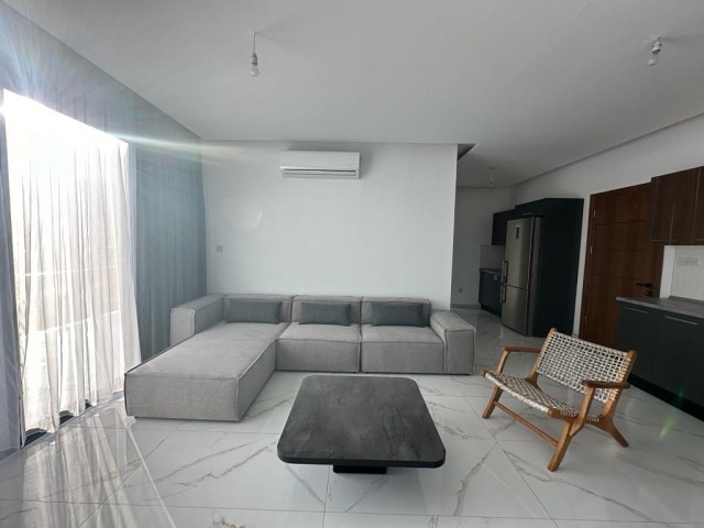 Kıbrıs Girne merkez'de Full modern  Eşyalı Dağ manzaralı Satılık 2+1 Penthouse