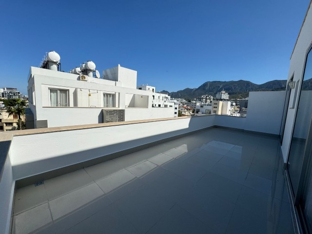 2+1 Ultra-Luxus-Penthouse zur Miete im Kyrenia Center
