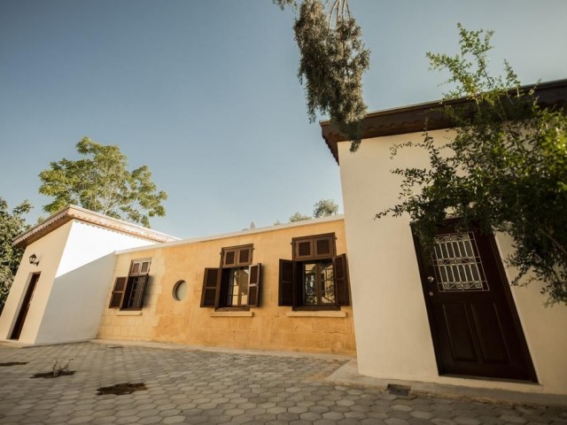 Kıbrıs Lefkoşa Yenişehir Bölgesinde 6 Odalı Pansiyon İşletme İzinli Kiralık Butik Otel.