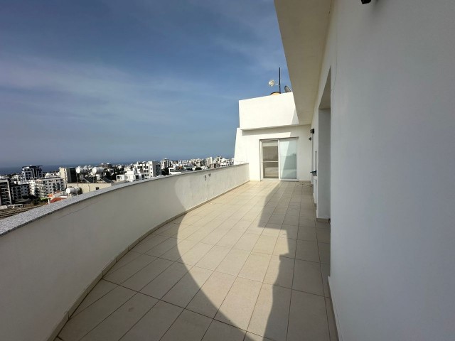 Zypern - 3+1 Luxus-Penthouse mit Meerblick zu vermieten im Zentrum von Kyrenia