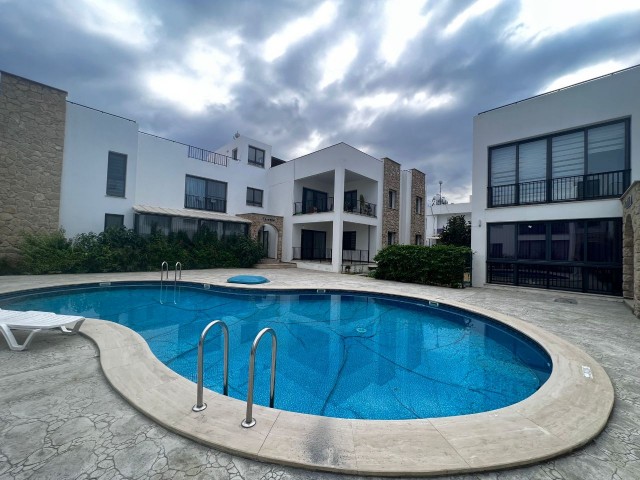 Сдается квартира 3+1 на первом этаже с общим бассейном и садом в Кирении Зейтинлик, Кипр