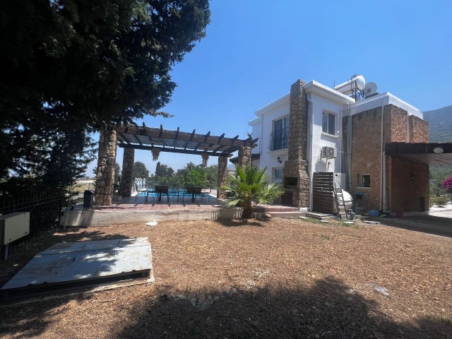 Cyprus - 3+1 Luxury Villa with Pool, Fully Furnished and Sea View for Rent in Kyrenia Zeytinlik