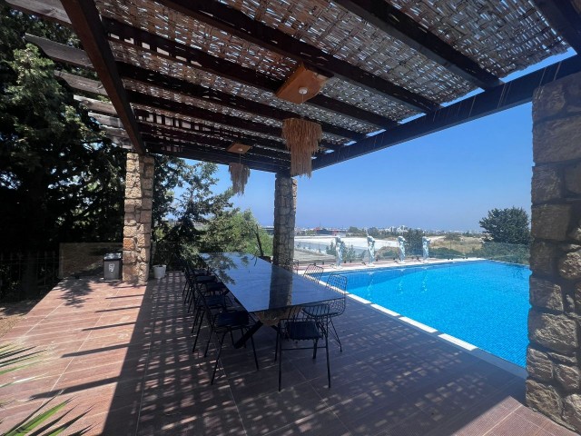 Zypern - 3+1 Luxusvilla mit Pool, komplett möbliert und Meerblick zur Miete in Kyrenia Zeytinlik